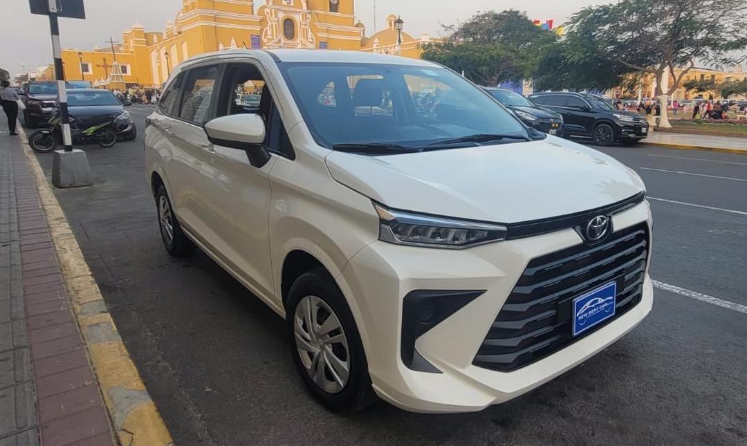 Camioneta Toyota Avanza 2023 